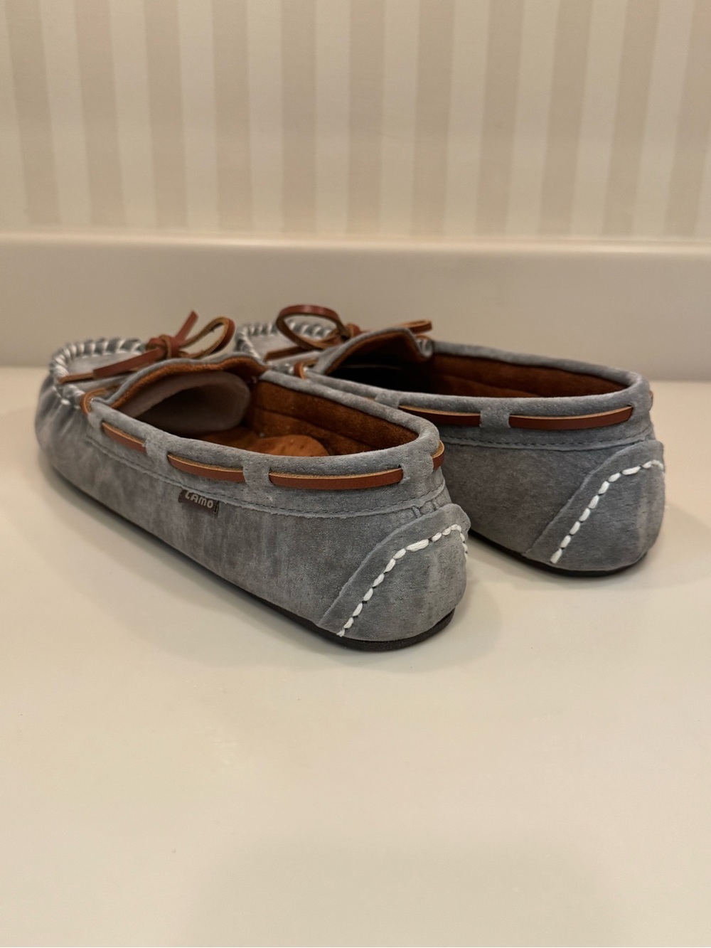 Lamo Sabrina Moc Soft Grey Suede Classic Moccasin Slipper Shoe New In Box - Picture 6 of 16